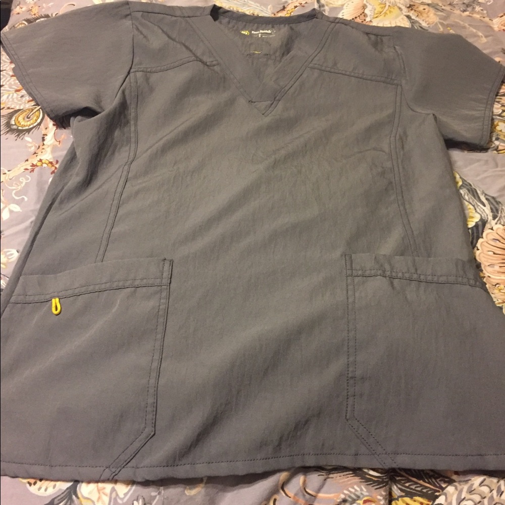 Gray WonderWink scrub set, size medium